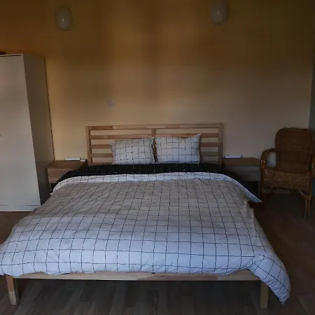 לינה וארוחת בוקר Fischbach 3*